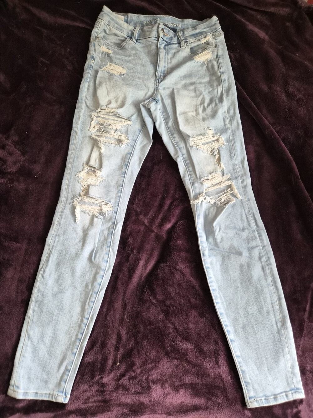 Size 4 American Eagle Jeans Junior's Next Level Stretch Distressed Light Wash